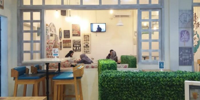 Impian Cafe Cilacap: Relax in the Heart of Town with Fresh Coffee